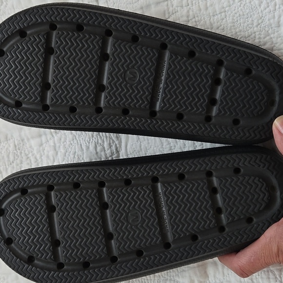 32° Degree Cool Black Open-Toe Slides - Picture 4 of 4